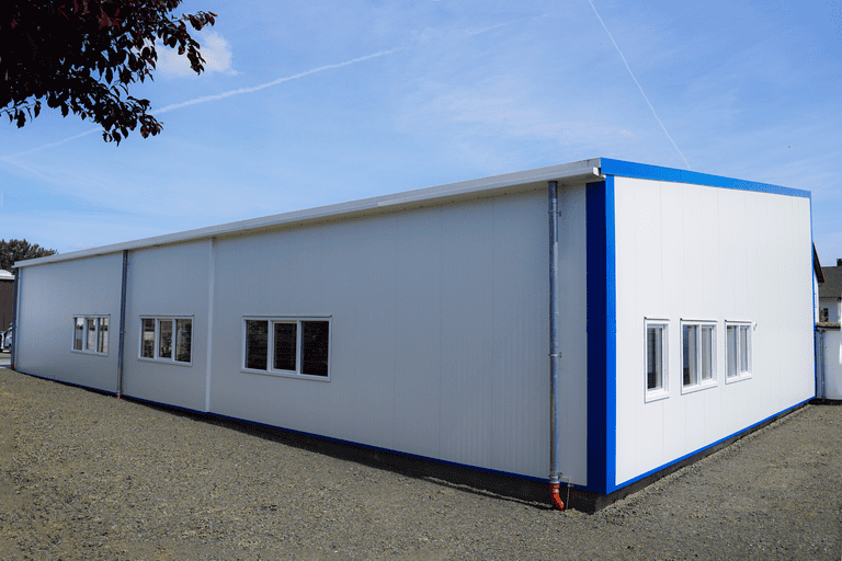 13_PACO_Produktionshalle_mit_Büro_Dach-_und_Wandverkleidung_Sandwichpaneele