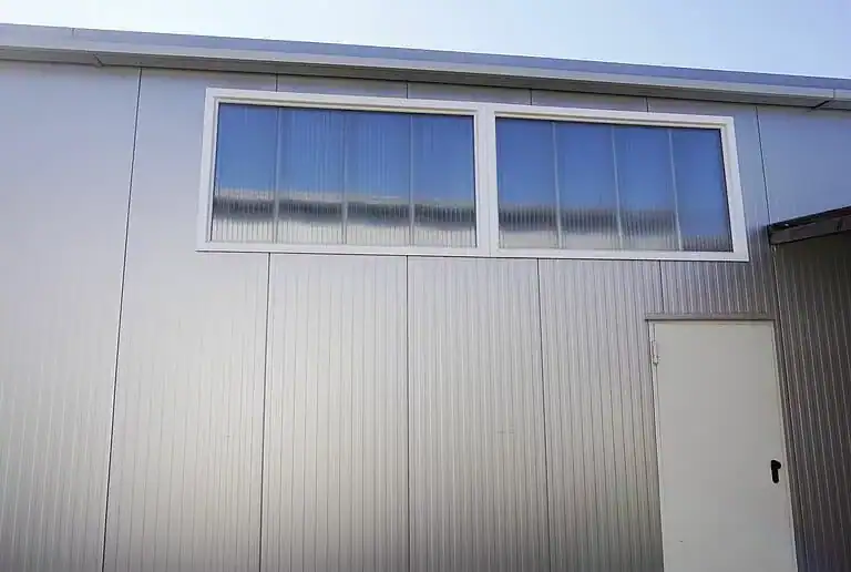 08_PACO_Produktionshalle_Lichtbandsystem